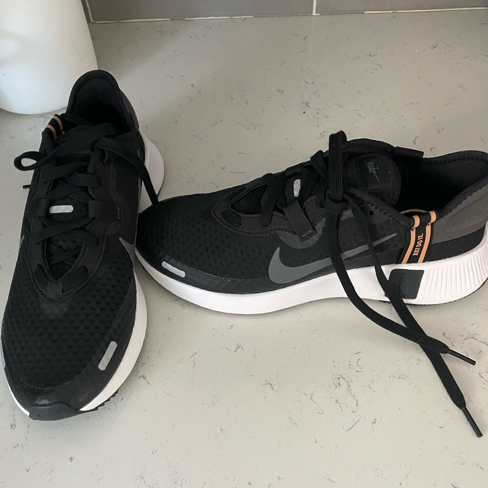 NEW Nike Reposto Shoes